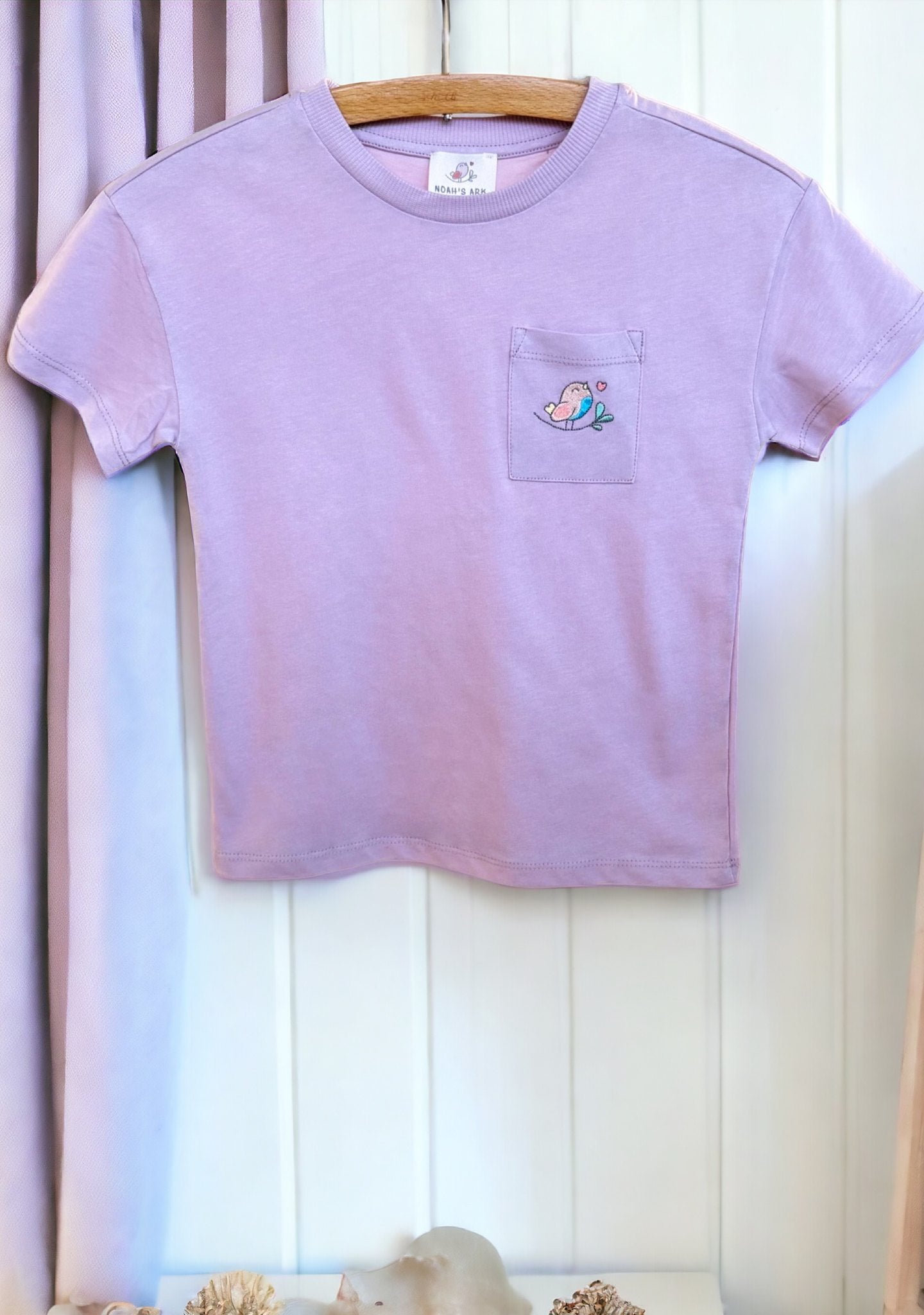 T-Shirt mit Brusttasche Flieder aus Baumwolle